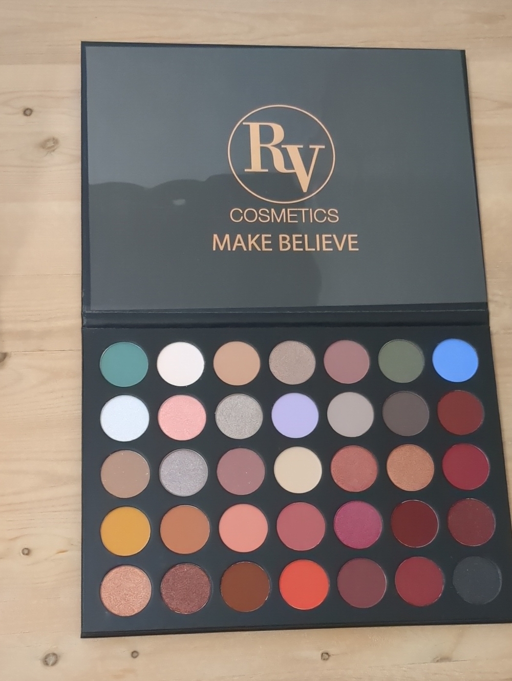 Make Believe Eyeshadow Palette - Multicolor